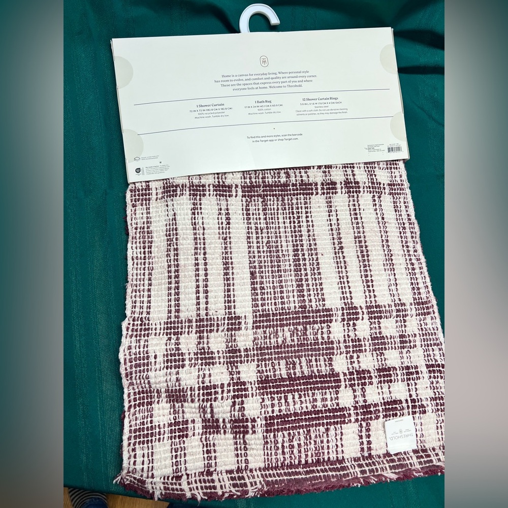 Shower curtain and mat and Bath Towel bundle - Picture 8 of 10